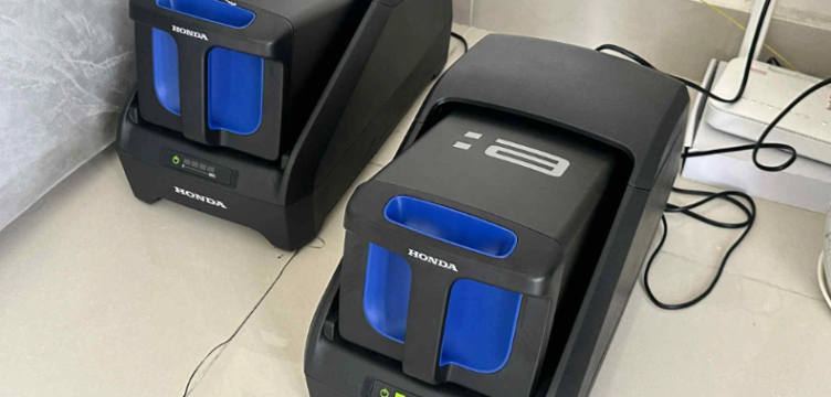 3 lưu ý khi sạc pin tháo rời cho xe máy điện