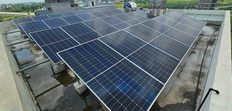 Đề xuất không hỗ trợ lãi suất cho hộ gia đình lắp điện mặt trời mái nhà