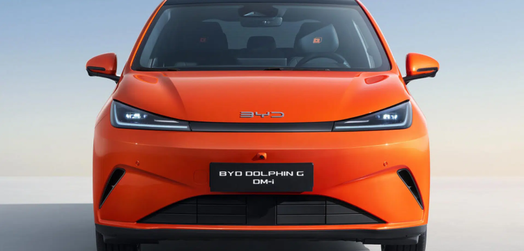 BYD Dolphin vừa ra mắt Việt Nam nay có thêm bản hybrid, sạc đầy đi được 1.000 km, khách Việt muốn mua phải chờ khá lâu.