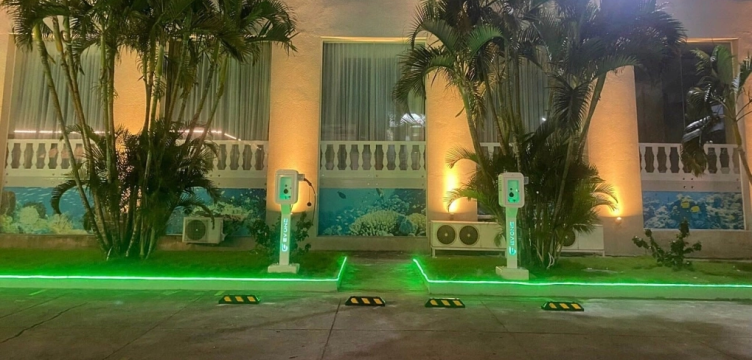 Nhà hàng, khách sạn lắp trạm sạc xe điện để hút khách