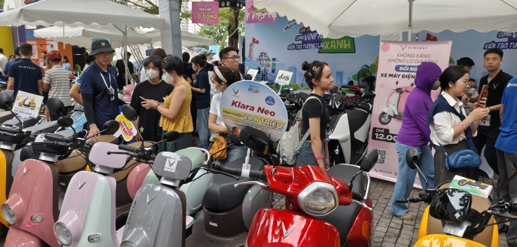 Gần 1.000 người đổi xăng lấy điện chỉ trong hai ngày