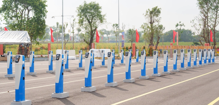 Trạm sạc lớn nhất cả nước tại Trung tâm triển lãm Việt Nam