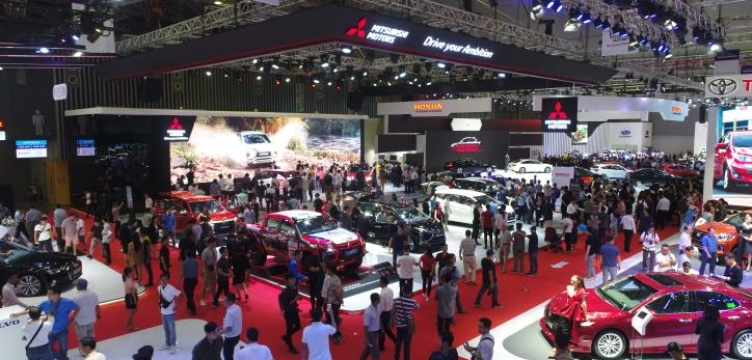 Các hãng xe rầm rộ giảm giá, tiêu thụ ô tô tại Việt Nam lập kỷ lục