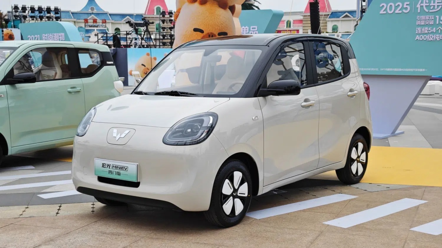 Mẫu xe điện mini Trung Quốc 5 cửa chính thức mở bán tại Việt Nam: Giá từ 257 triệu, chạy 300 km/1 lần sạc đầy