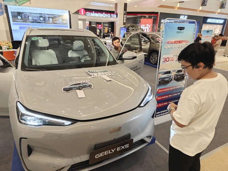Grab tăng ô tô điện chở khách, tính mở trạm sạc dùng chung