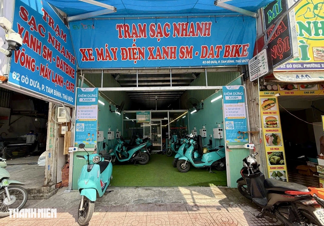 Trạm sạc xe điện chill nhất TP.HCM: Có sân bóng, máy lạnh, lọc không khí.