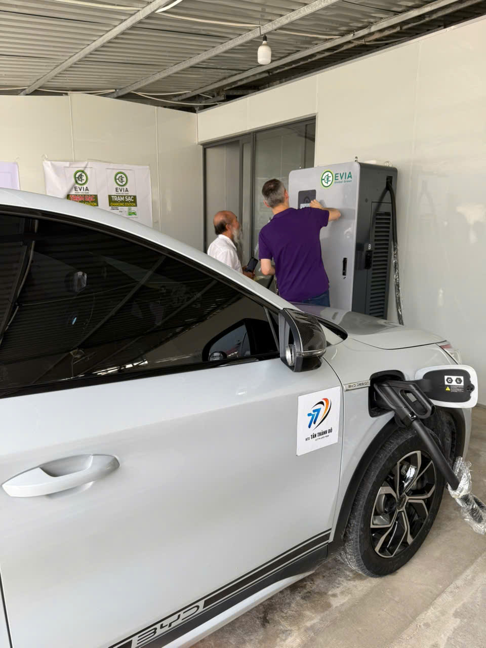 EVIA chính thức triển khai hai trụ sạc điện đầu tiên tại Gò Vấp