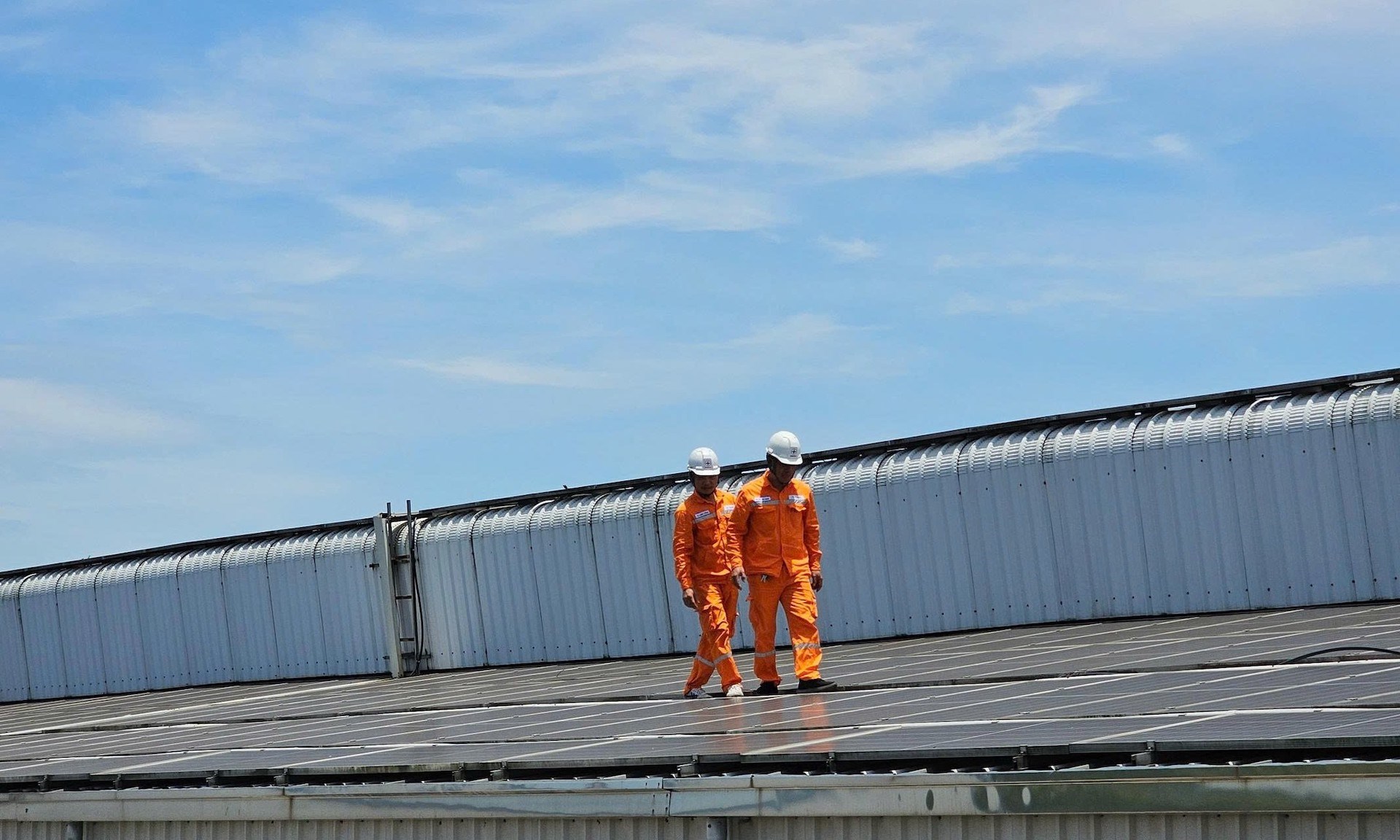 Phát triển năng lượng xanh: Nhận diện cơ hội và thách thức